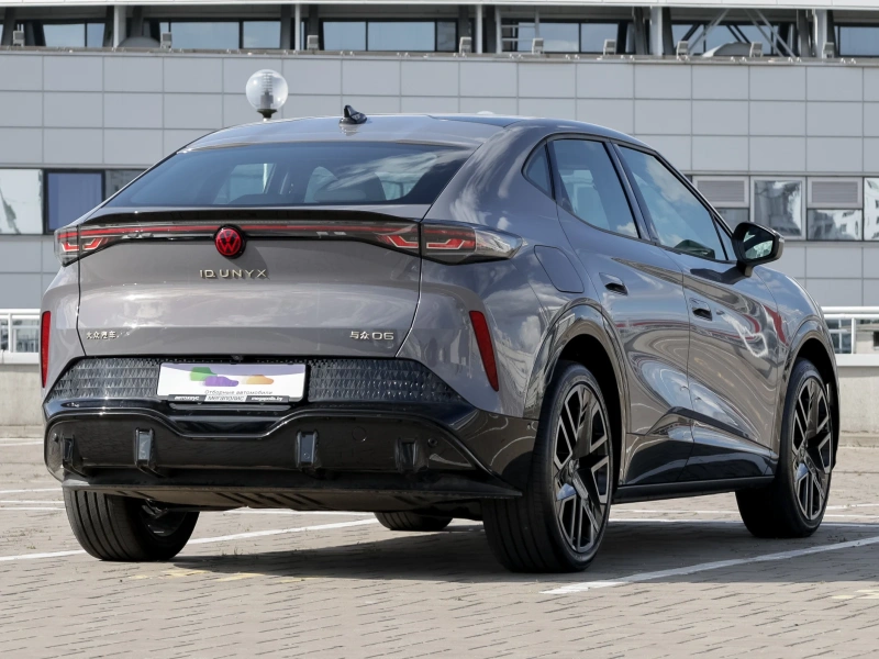 2025 Volkswagen ID.Unyx 06